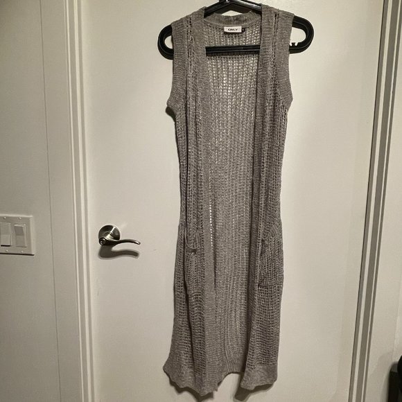 ⭐2 for C$22⭐ ONLY Sleeveless Crochet Cardigan, Grey, Size S - Picture 1 of 8